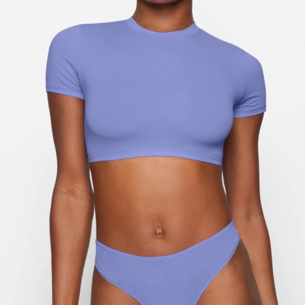 SKIMS Super Cropped T-Shirt in Light Blue